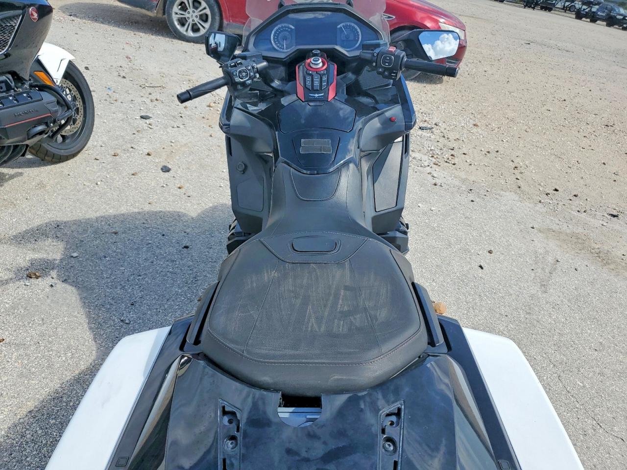 2020 Honda GL1800 VIN JH2SC7915LK200022 COPART salvage auction — Minor Dent/Scratches, TX - CERTIFICATE OF TITLE, sold $7,900 on 2026-07-09 (photo 6)