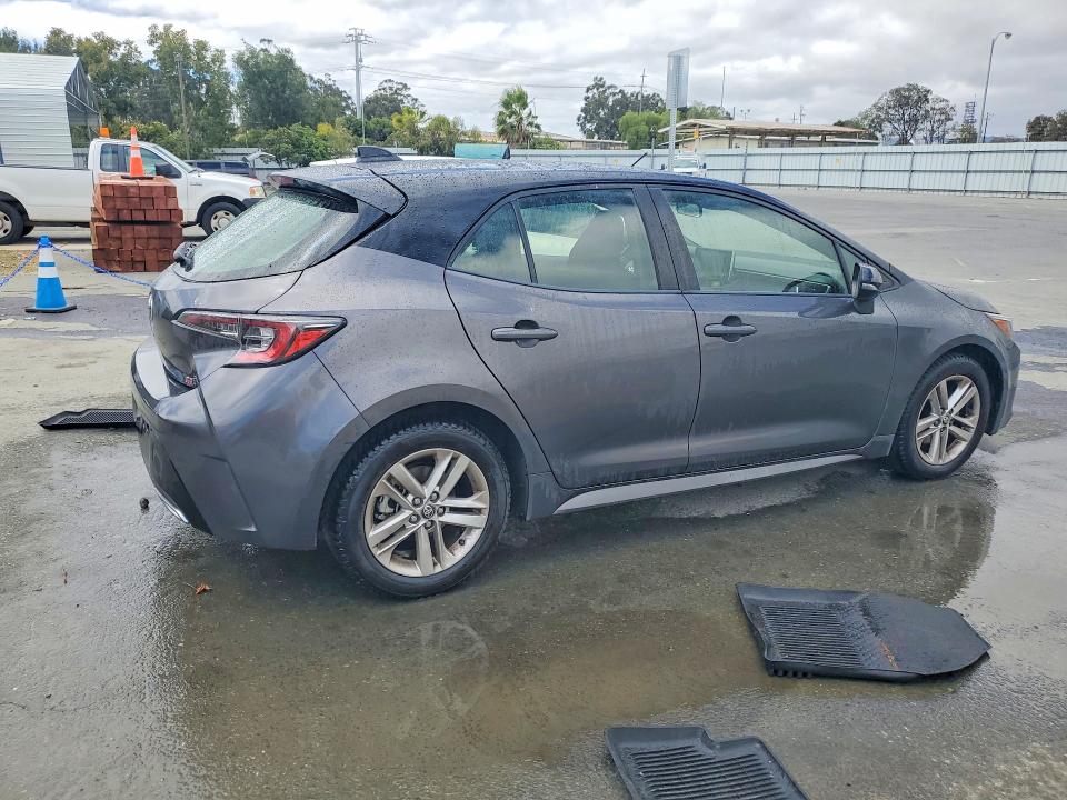 2021 Toyota Corolla VIN JTND4MBE5M3122424 COPART salvage auction — MINOR DENT/SCRATCHES, CA - CERTIFICATE OF TITLE, sold $2,600 on 2026-07-30 (photo 3)