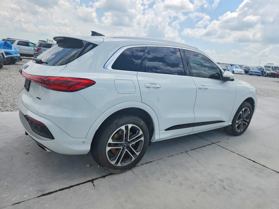 2025 Audi Q5 VIN WA11AAGU1S2025555 COPART salvage auction — WATER/FLOOD, Tx - Salvage Title-Flood Damage, sold $22,200 on 2026-07-14 (photo 3)