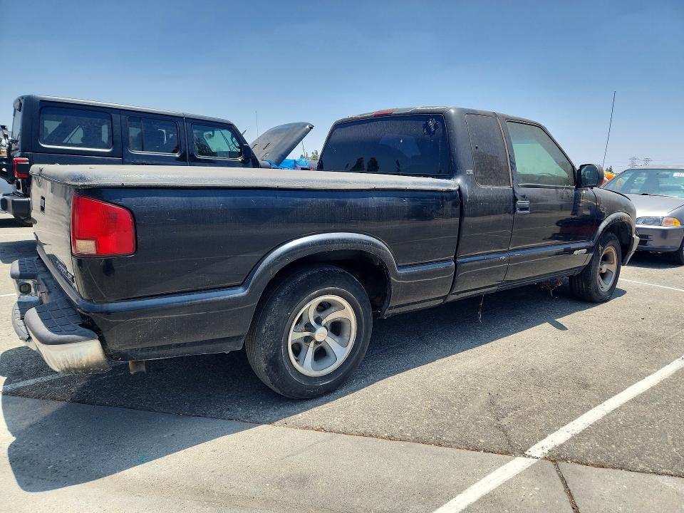 2003 Chevrolet S truck VIN 1GCCS19X338126811 COPART salvage auction — MINOR DENT/SCRATCHES, Ca - Dis/Dlr/Exp Only Clean Title, sold $525 on 2026-07-02 (photo 3)