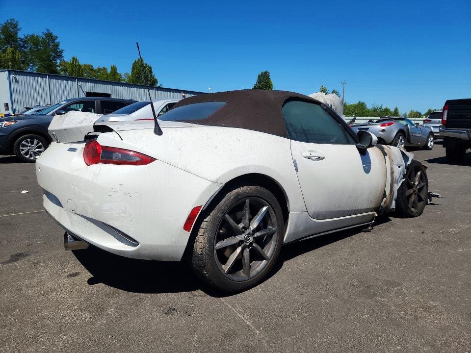 2019 Mazda Mx-5 miata VIN JM1NDAD78K0303683 COPART salvage auction — ENGINE BURN, Or - Salvage Title Certificate, sold $225 on 2026-07-06 (photo 3)