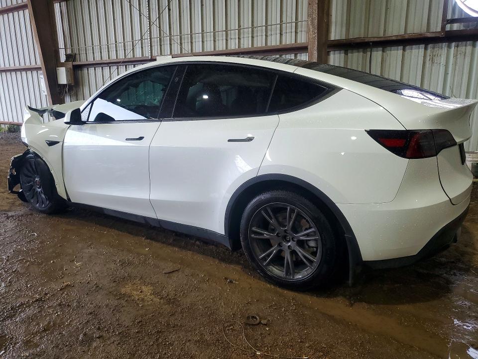 2024 Tesla Model y VIN 7SAYGAEE8RF193976 COPART salvage auction — FRONT END, Tx - Salvage Vehicle Title, sold $350 on 2026-07-30 (photo 2)