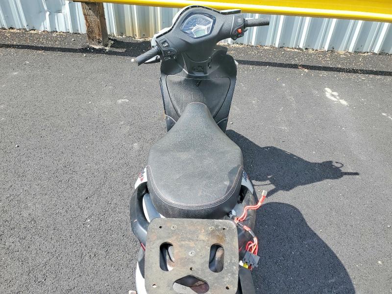 2022 Piaggio VIN ZAPM898G1N7003194 COPART salvage auction — FRONT END, Or - Salvage Title Certificate, sold $80 on 2026-07-09 (photo 6)