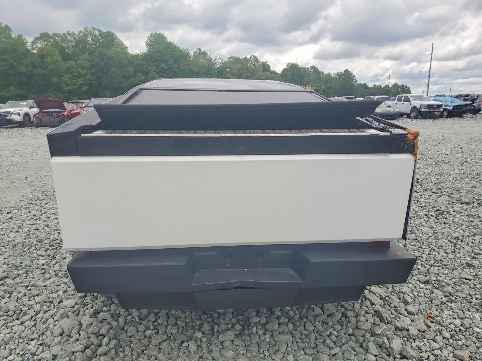 2025 Tesla Cybertruck VIN 7G2CEHED9SA069292 COPART salvage auction — ALL OVER, Nc - Salvage Certificate Of Title, sold $12,900 on 2026-08-26 (photo 6)