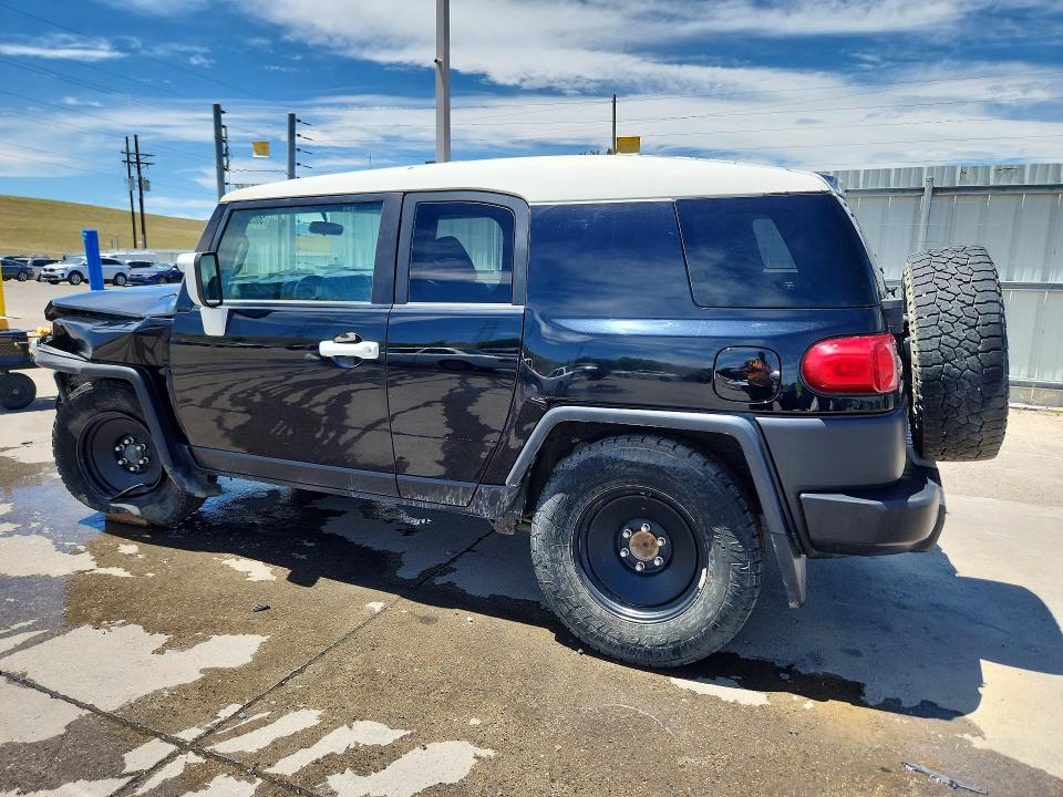 2007 Toyota Fj cruiser VIN JTEBU11F270086875 COPART salvage auction — FRONT END, Co - Public - Salvage Title, sold $2,900 on 2026-07-27 (photo 2)