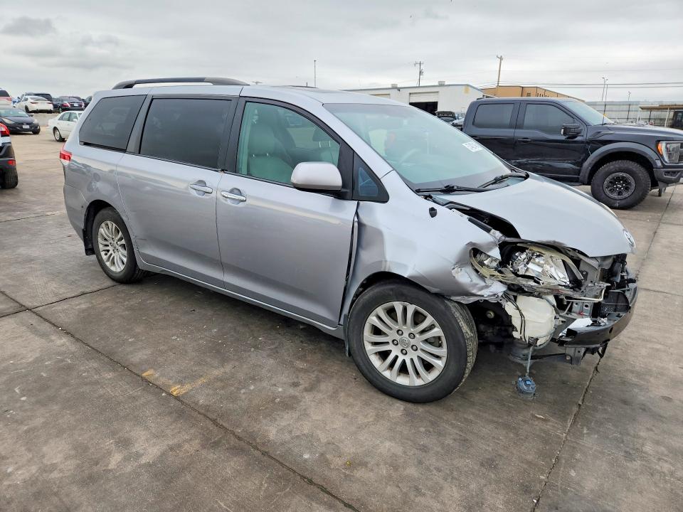 2012 Toyota Sienna VIN 5TDYK3DC1CS276921 COPART salvage auction — FRONT END, Tx - Salvage Vehicle Title, sold $1,600 on 2026-07-07 (photo 4)