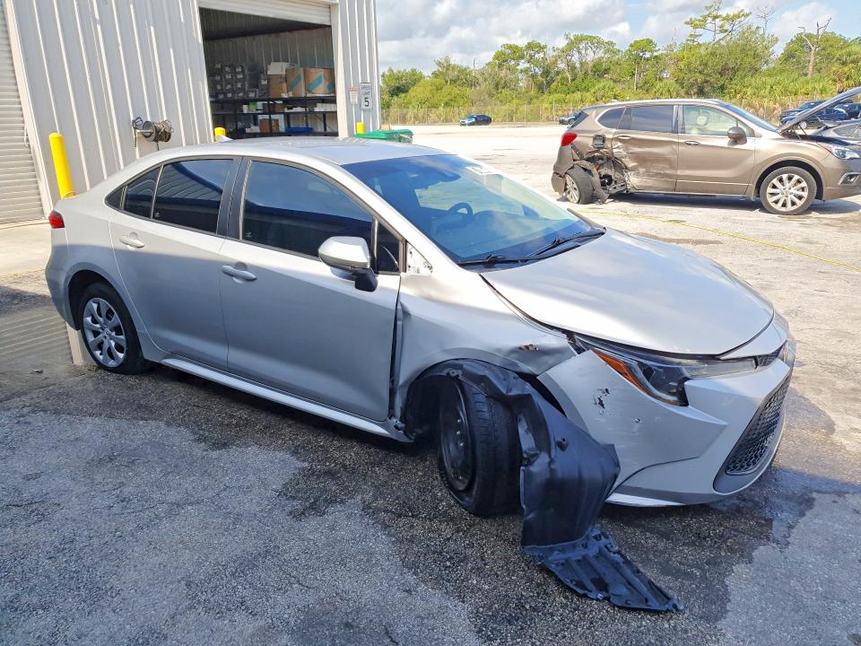 2022 Toyota Corolla VIN 5YFEPMAE8NP391785 COPART salvage auction — FRONT END, Fl - Certificate Of Title, sold $8,000 on 2026-07-07 (photo 4)