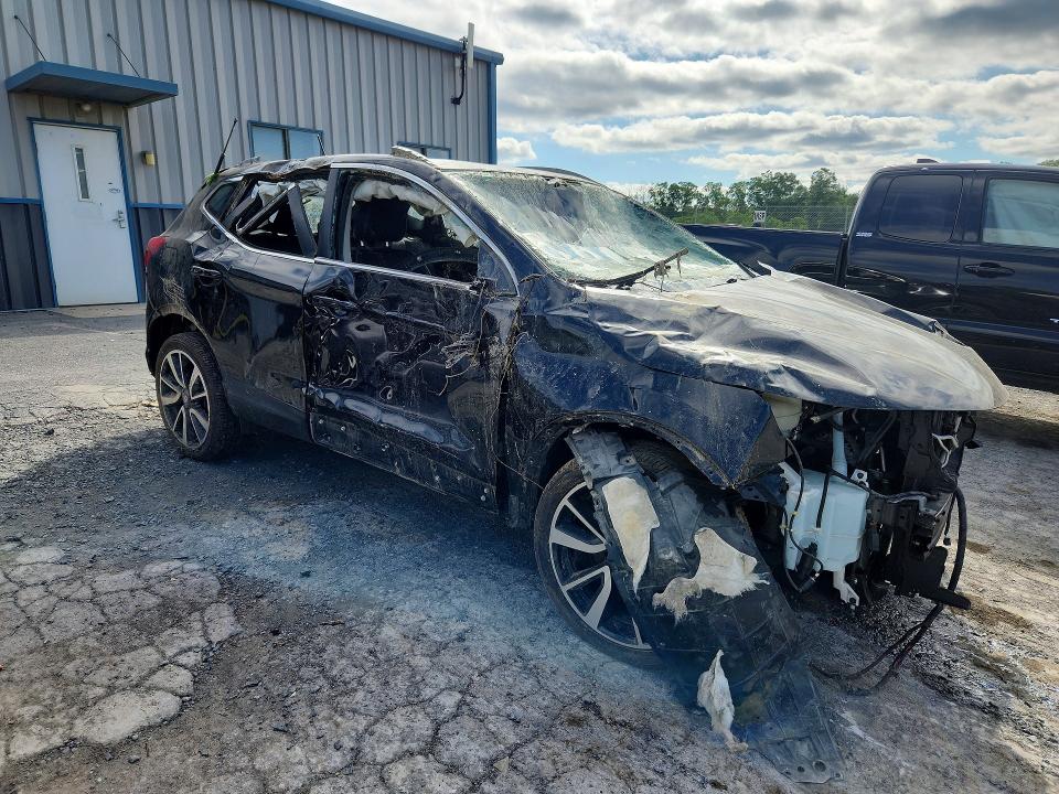 2017 Nissan Rogue VIN JN1BJ1CR4HW117033 COPART salvage auction — WATER/FLOOD, Pa - Certificate Of Salvage, sold $375 on 2026-07-02 (photo 4)