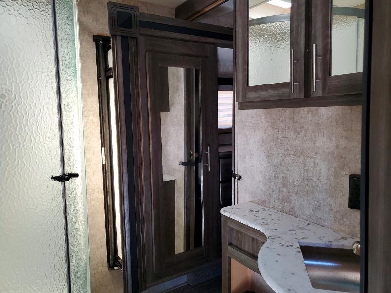 2018 Open range VIN 58TCH0BS2J3VA3105 COPART salvage auction — MINOR DENT/SCRATCHES, KY - CERT OF TITLE-SALVAGE, sold $10,800 on 2026-08-20 (photo 5)