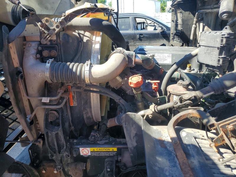 2014 Volvo Vah VIN 4V5RC9DG4EN164470 COPART salvage auction — MINOR DENT/SCRATCHES, KY - CERTIFICATE OF TITLE (P), sold $7,500 on 2026-07-27 (photo 7)