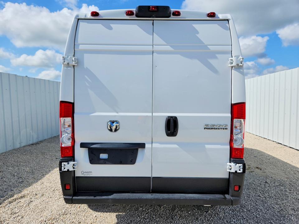 2023 Ram Promaster 2500 VIN 3C6LRVDG0PE571956 COPART salvage auction — MINOR DENT/SCRATCHES, Fl - Certificate Of Title, sold $17,400 on 2026-07-22 (photo 6)