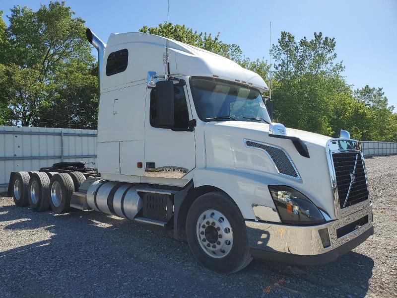2006 Volvo Vn VIN 4V4NC9TJ46N421659 — COPART salvage auction photo