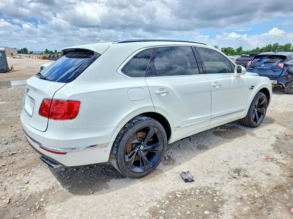 2018 Bentley Bentayga VIN SJAAC2ZV0JC018473 COPART salvage auction — WATER/FLOOD, Fl - Cert Of Title-Slvg Rebld Flood, sold $97,000 on 2026-07-28 (photo 3)