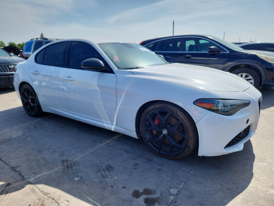 2019 Alfa romeo Giulia VIN ZARFAMAN7K7622765 COPART salvage auction — NORMAL WEAR, Tx - Certificate Of Title (P), sold $5,400 on 2026-07-29 (photo 4)