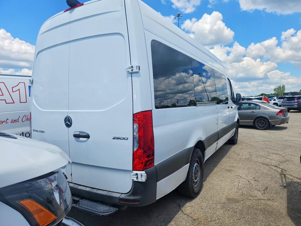 2020 Mercedes-benz VIN W1W40CHY7LT025742 COPART salvage auction — MINOR DENT/SCRATCHES, Oh - Certificate Of Title, sold $12,500 on 2026-07-29 (photo 3)