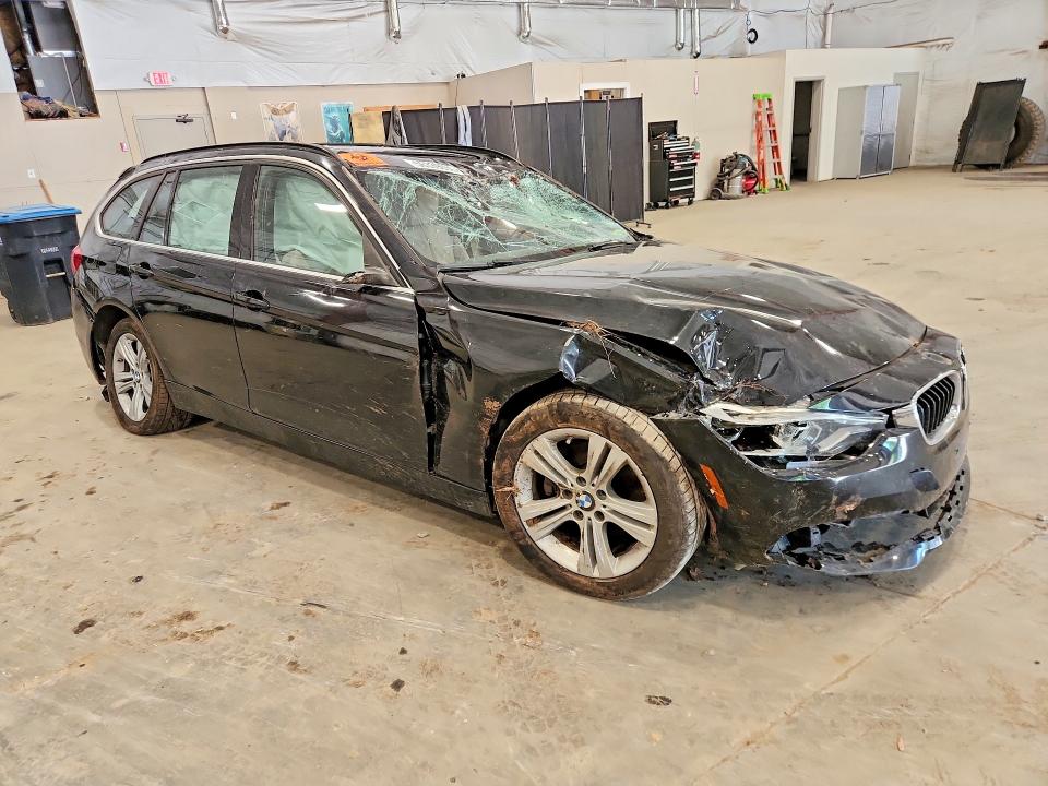 2018 BMW 3er VIN WBA8J1C54JA019219 COPART salvage auction — ROLLOVER, Vt - Cert Of Title-Salvage Vehicle, sold $1,450 on 2026-08-17 (photo 4)