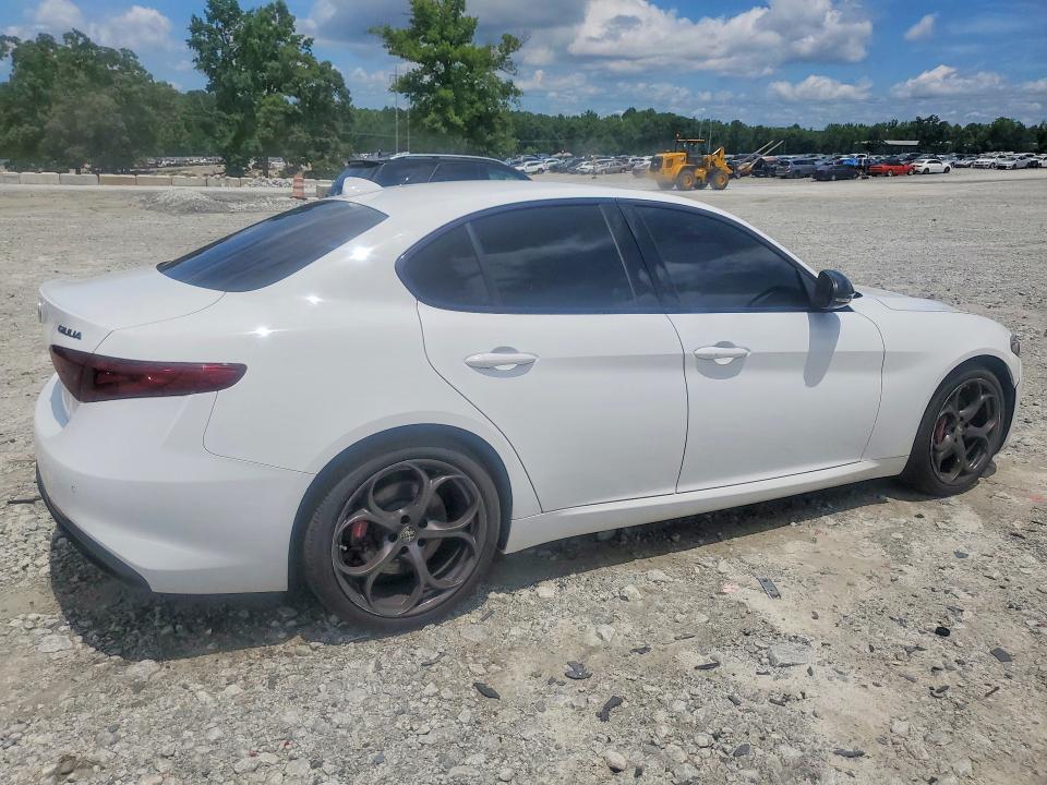 2019 Alfa romeo Giulia VIN ZARFANAN0K7599710 COPART salvage auction — MINOR DENT/SCRATCHES, Az - Cert Of Title - Salvage, sold $8,000 on 2026-07-15 (photo 3)