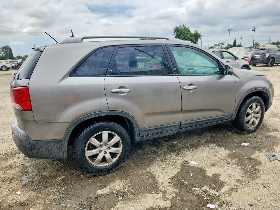 2011 Kia Sorento VIN 5XYKT3A11BG049939 COPART salvage auction — MINOR DENT/SCRATCHES, Ca - Dis/Dlr/Exp Only Clean Title, sold $825 on 2026-07-27 (photo 3)