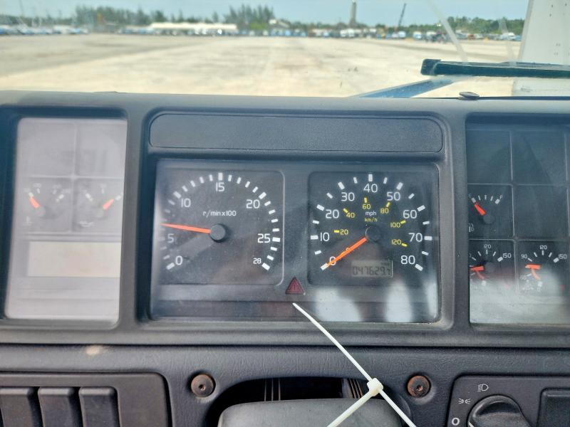 2000 Volvo Vnl VIN 4V4ND2GF8YN796550 COPART salvage auction — MINOR DENT/SCRATCHES, Fl - Certificate Of Title (P), sold $1,800 on 2026-07-23 (photo 8)