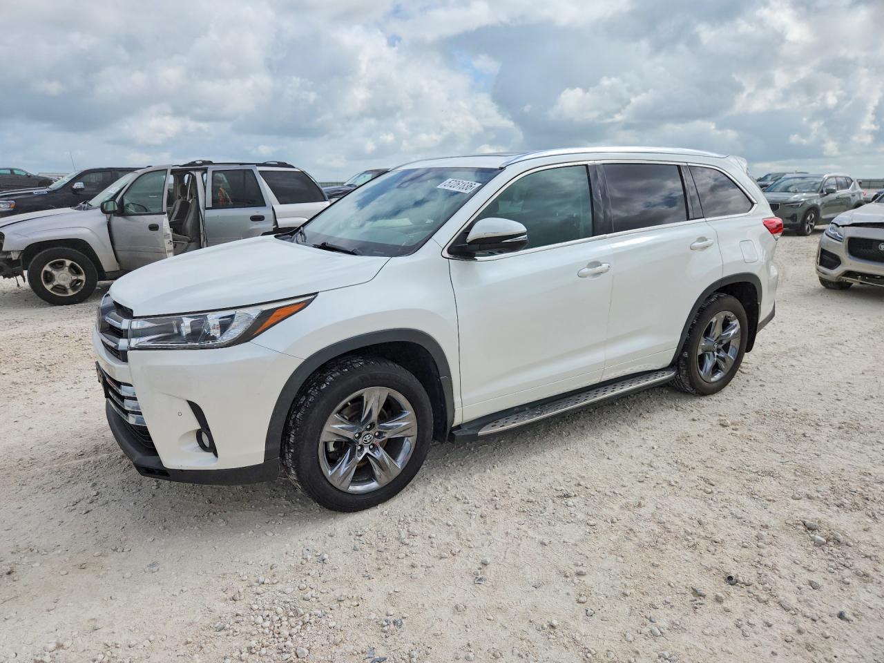 2017 Toyota Highlander VIN 5TDYZRFH6HS199204 COPART salvage auction — Normal Wear, TX - CERTIFICATE OF TITLE (P), sold $14,800 on 2026-07-08 (photo 1)