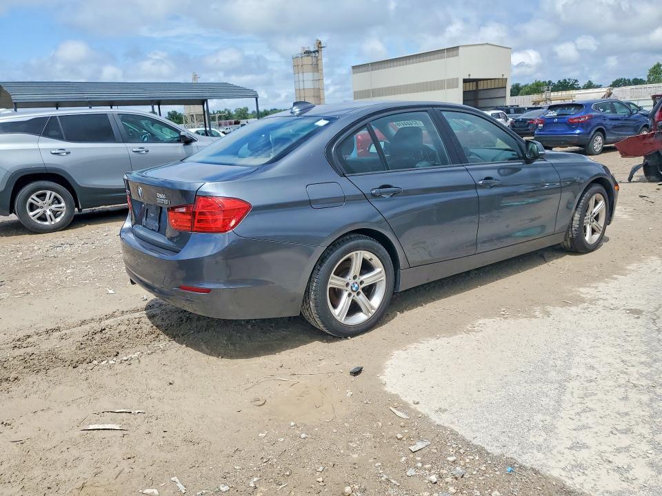 2014 BMW 3er VIN WBA3B3C57EJ977974 COPART salvage auction — MECHANICAL, Mt - Dealer Only Clean Title, sold $950 on 2026-08-01 (photo 3)