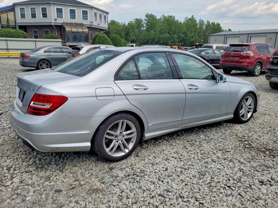 2012 Mercedes-benz C-klasse VIN WDDGF8BB7CR239996 COPART salvage auction — REAR END, Ma - Cert Of Title-Reconstrctd Coll, sold $2,700 on 2026-07-06 (photo 3)
