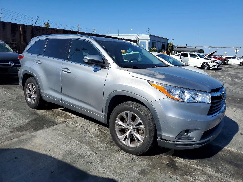 2015 Toyota VIN 5TDKKRFHXFS074522 COPART salvage auction — SIDE, Ca - Salvage Certificate, sold $8,900 on 2026-07-08 (photo 4)
