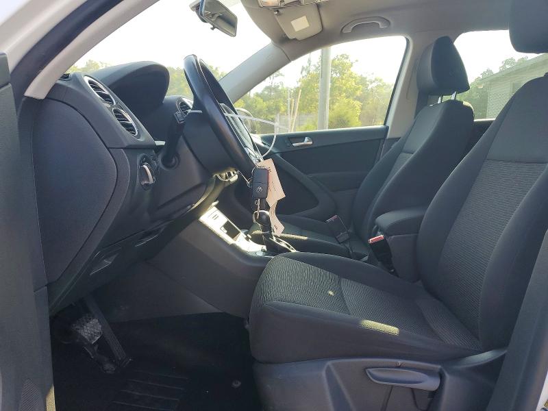 2017 Volkswagen Tiguan VIN WVGBV7AX2HK049114 COPART salvage auction — MINOR DENT/SCRATCHES, Pa - Cert Of Title, sold $4,000 on 2026-08-17 (photo 7)