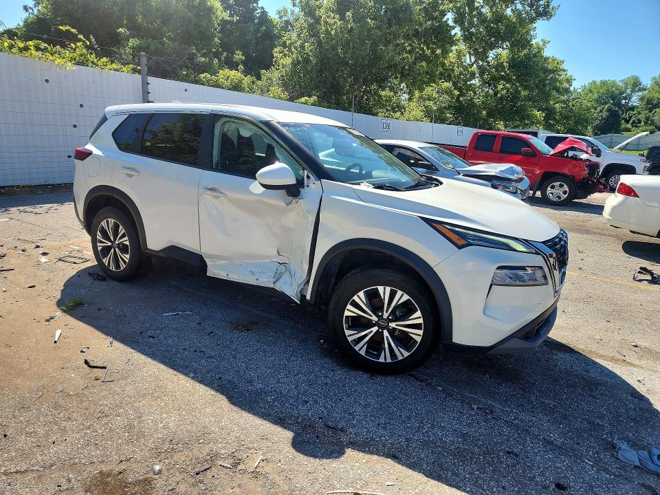 2023 Nissan VIN 5N1BT3BA4PC904283 COPART salvage auction — SIDE, Mo - Cert Of Title-Repossessed (P), sold $5,700 on 2026-07-02 (photo 4)