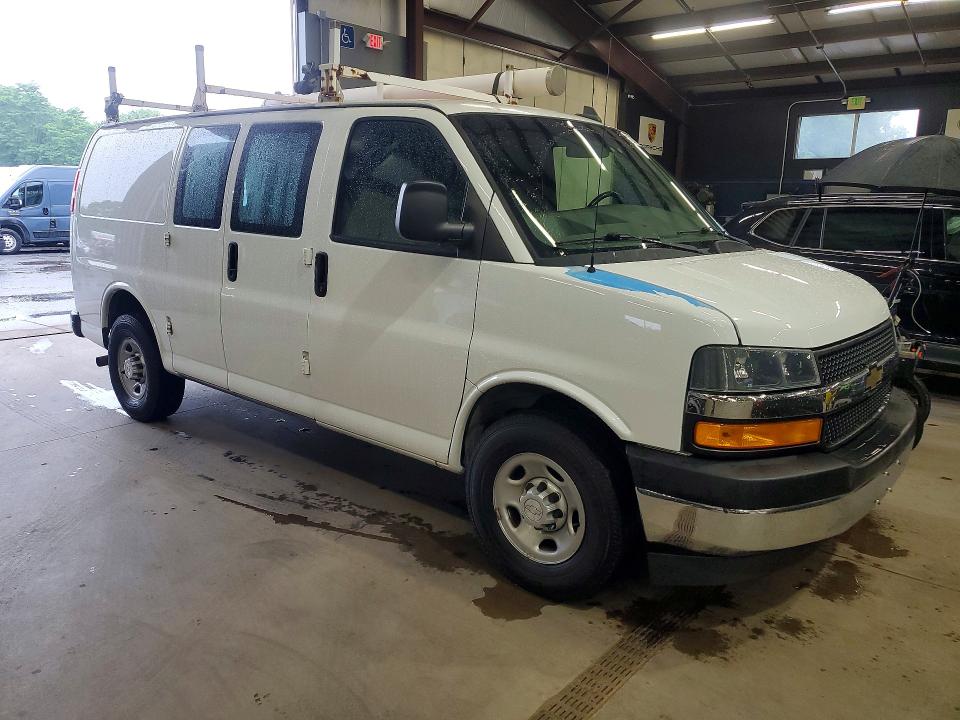 2018 Chevrolet Express 3500 VIN 1GCZGGFG0J1332449 COPART salvage auction — MINOR DENT/SCRATCHES, CT - CERTIFICATE OF TITLE, sold $450 on 2026-07-09 (photo 4)