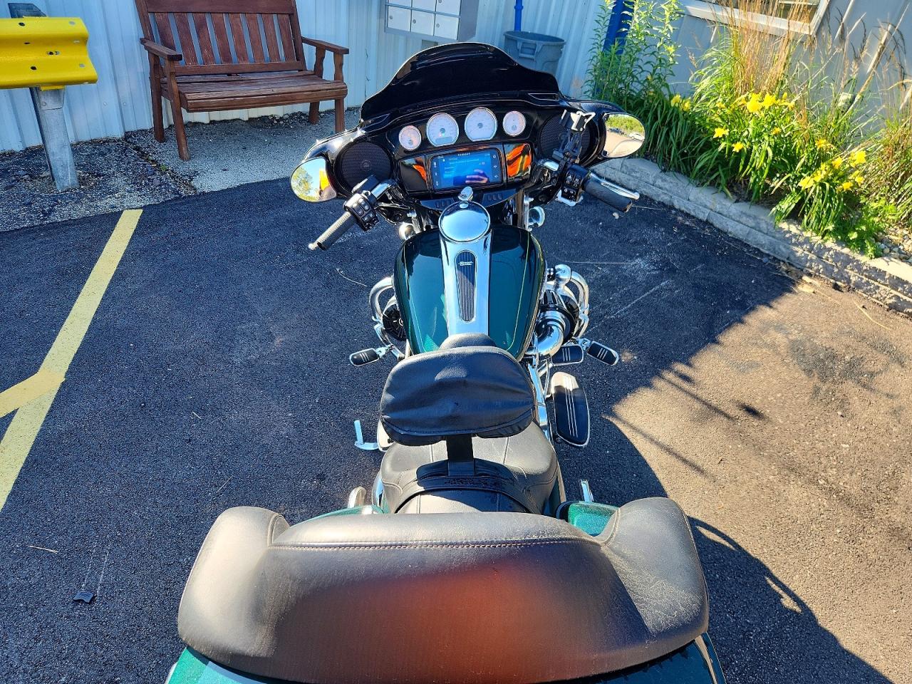 2016 Harley-Davidson FLHXS VIN 1HD1KRM12GB645851 COPART salvage auction — Side, WV - SALVAGE CERTIFICATE, sold $6,300 on 2026-07-09 (photo 6)