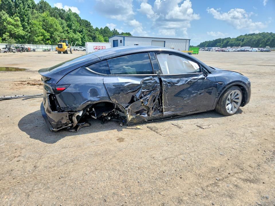 2026 Tesla VIN 7SAYGDEDXTA609183 COPART salvage auction — SIDE, Tx - Salvage Vehicle Title, sold $5,600 on 2026-07-23 (photo 3)