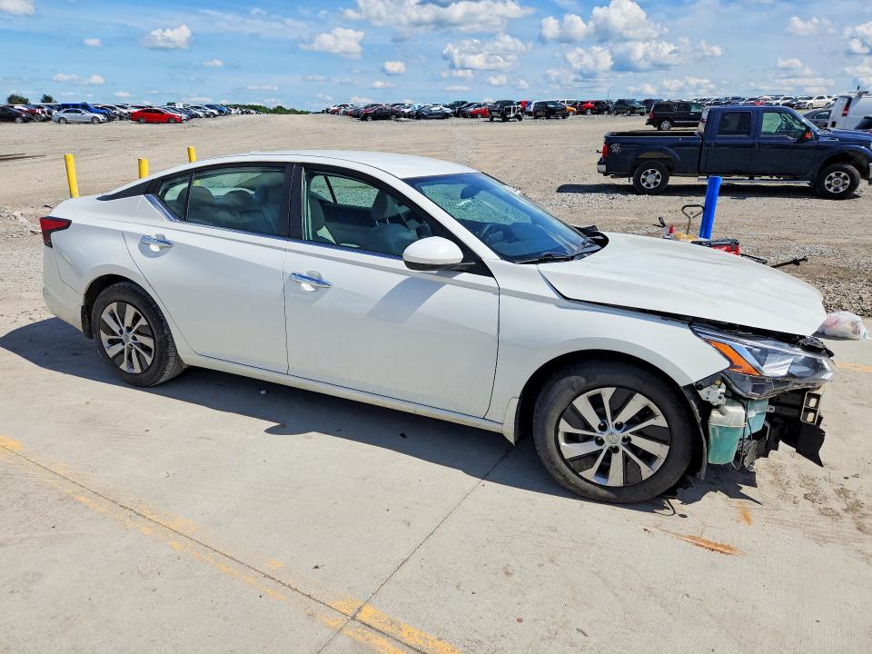 2019 Nissan VIN 1N4BL4BV8KC254076 COPART salvage auction — FRONT END, KY - CERT OF TITLE-SALVAGE (P), sold $3,450 on 2026-07-02 (photo 4)
