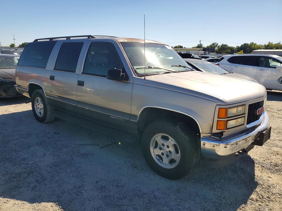 1999 Gmc Suburban VIN 1GKFK16R5XJ757047 COPART salvage auction — FRONT END, Ca - Dis/Dlr/Exp Only Clean Title, sold $375 on 2026-07-02 (photo 4)
