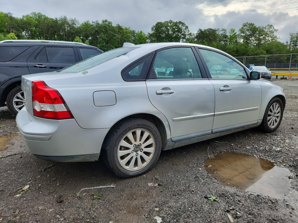 2005 Volvo S40 VIN YV1MS382552108171 COPART salvage auction — FRONT END, Md - Cert Of Salvage > 75% Damage, sold $300 on 2026-07-07 (photo 3)