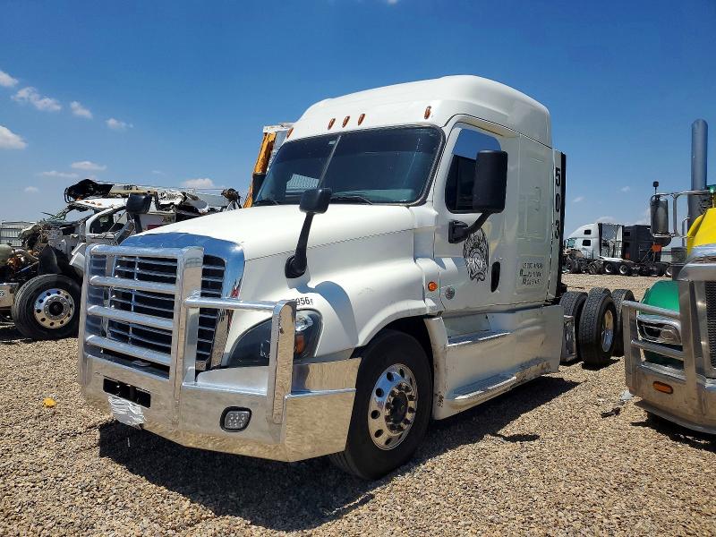 2019 Freightliner Cascadia 125 VIN 3AKJGLDRXKDKD9032 COPART salvage auction — VANDALISM, TX - SALVAGE VEHICLE TITLE, sold $7,200 on 2026-07-23 (photo 2)