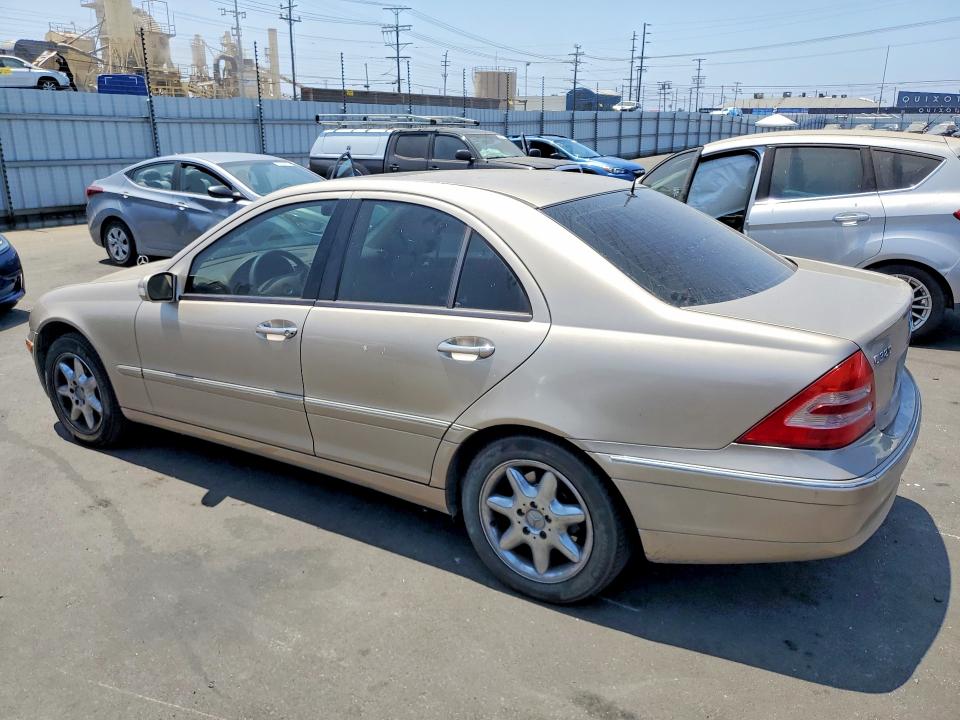 2001 Mercedes-benz C class VIN WDBRF64J01F018412 COPART salvage auction — MINOR DENT/SCRATCHES, CA - SALVAGE CERTIFICATE, sold $525 on 2026-07-08 (photo 2)
