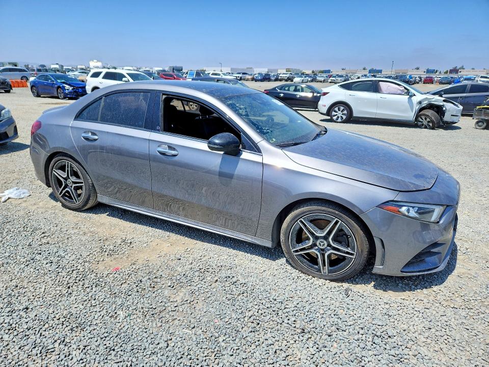 2019 Mercedes-benz VIN WDD3G4EB2KW000906 COPART salvage auction — MINOR DENT/SCRATCHES, Ca - Dis/Dlr/Exp Only Clean Title, sold $7,700 on 2026-07-31 (photo 4)