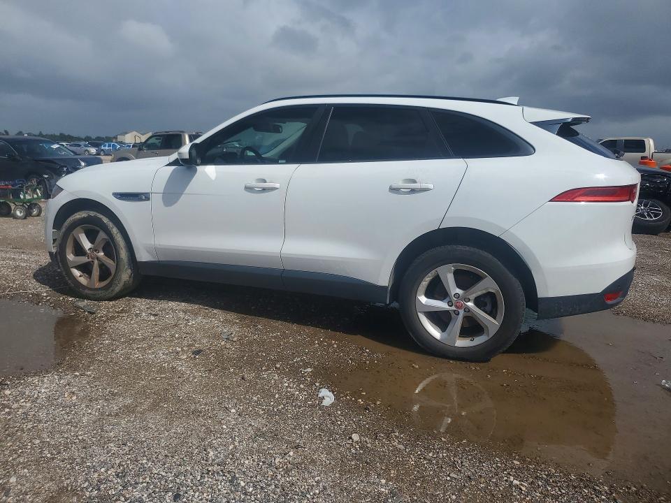 2017 Jaguar F-pace VIN SADCJ2BV1HA074469 COPART salvage auction — MINOR DENT/SCRATCHES, Tx - Certificate Of Title, sold $3,900 on 2026-07-09 (photo 2)