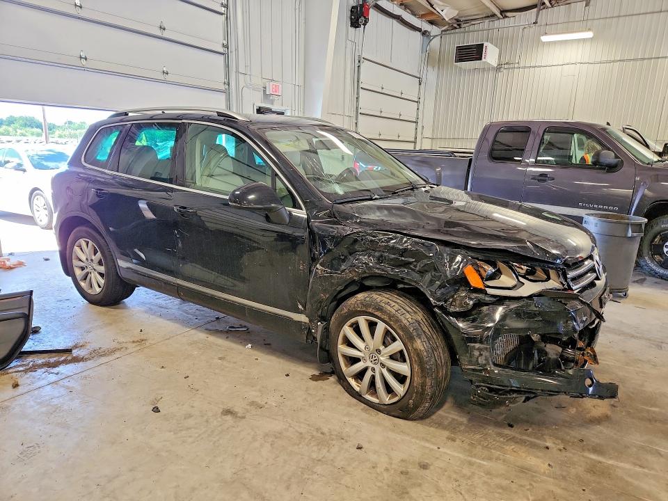 2012 Volkswagen Touareg VIN WVGEK9BPXCD010395 COPART salvage auction — FRONT END, Mn - Cert Of Title-Prior Salvage, sold $675 on 2026-07-09 (photo 4)