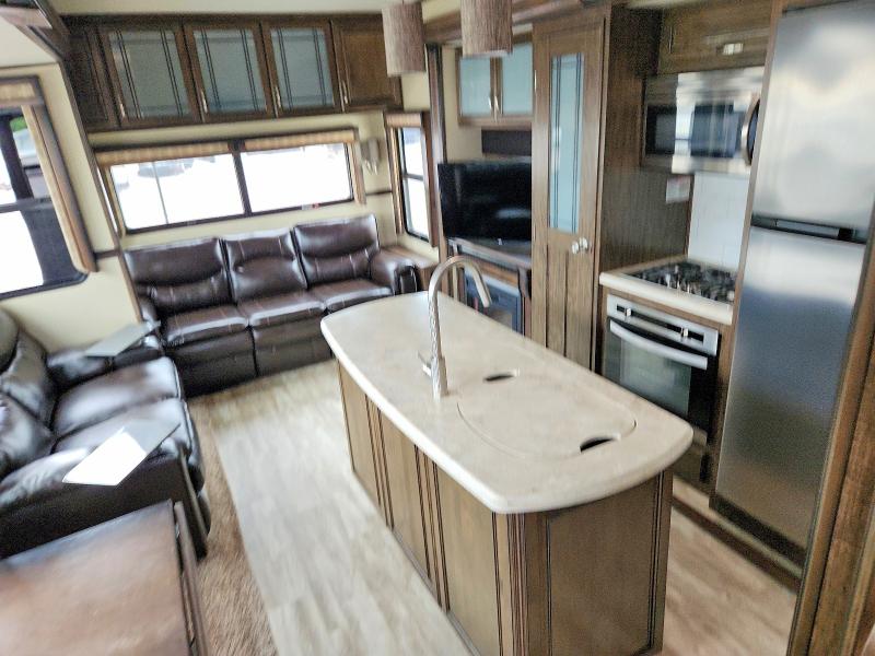 2018 Grand design Solitude VIN 573FS4223J1110376 COPART salvage auction — WATER/FLOOD, IL - SALVAGE CERT-FLOOD, sold $9,000 on 2026-07-20 (photo 6)
