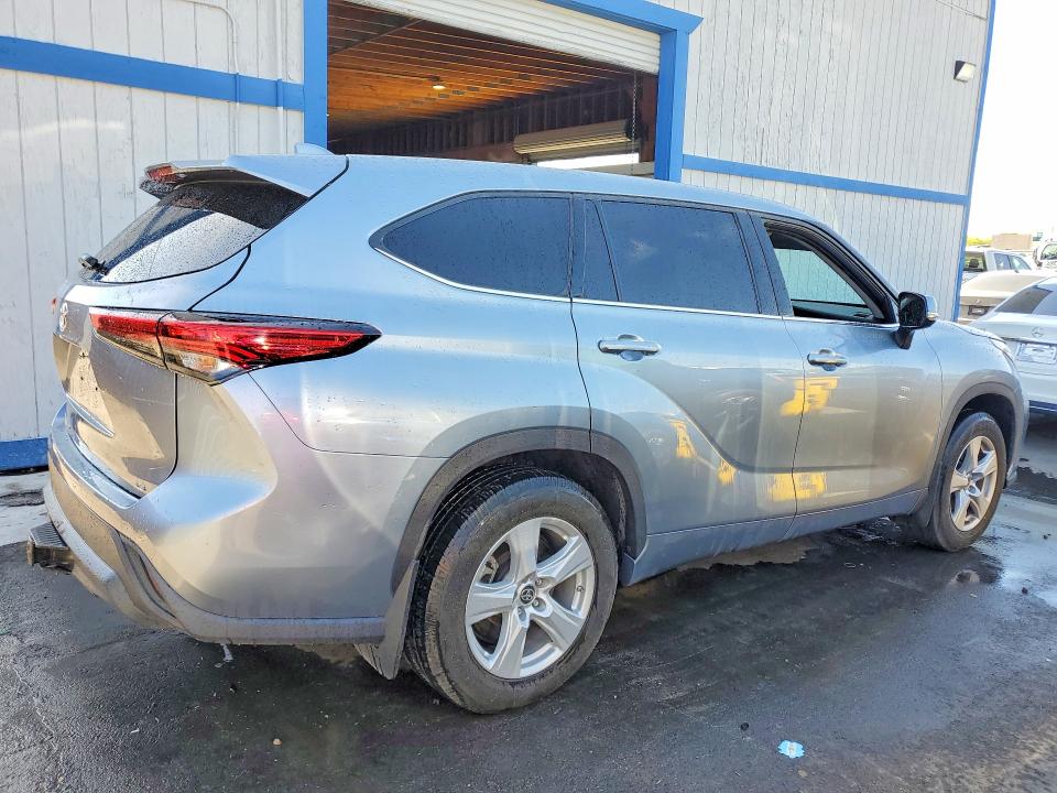 2021 Toyota Highlander VIN 5TDZZRAHXMS041759 COPART salvage auction — MINOR DENT/SCRATCHES, Nv - Certificate Of Title, sold $15,800 on 2026-07-07 (photo 3)