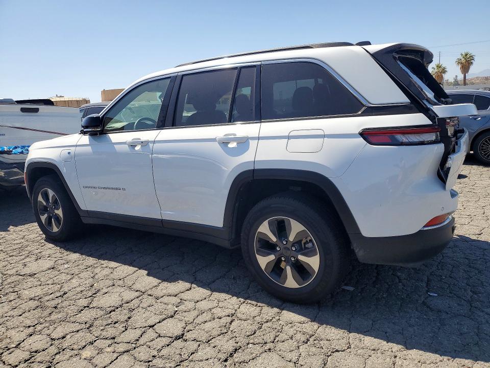 2024 Jeep Cherokee VIN 1C4RJYB61R8516631 COPART salvage auction — REAR END, Salvage Title, sold $16,700 on 2026-07-30 (photo 2)