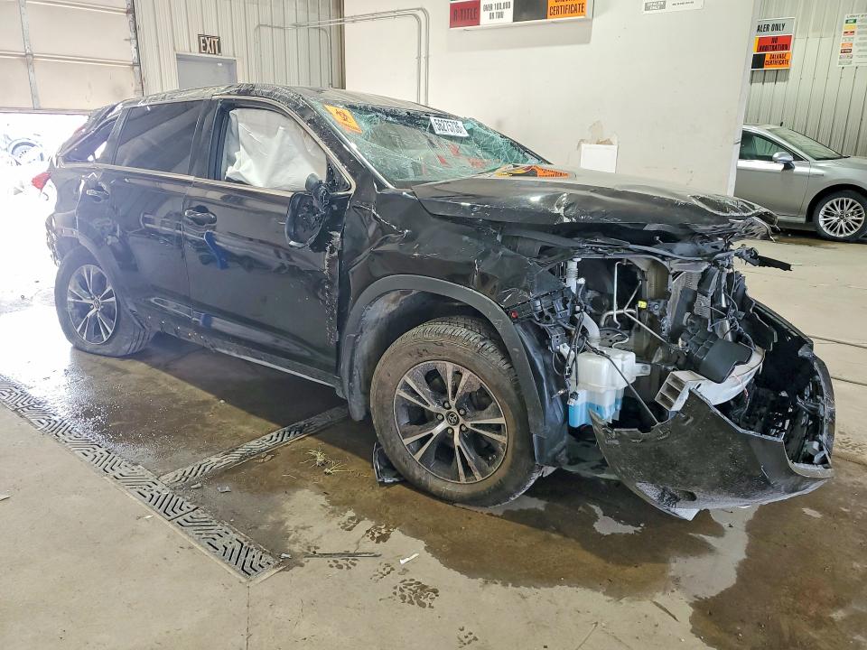 2018 Toyota Highlander VIN 5TDBZRFH1JS828959 COPART salvage auction — ROLLOVER, Pa - Certificate Of Salvage, sold $2,500 on 2026-07-13 (photo 4)