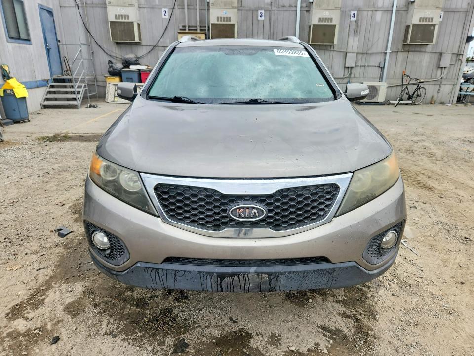 2011 Kia Sorento VIN 5XYKT3A11BG049939 COPART salvage auction — MINOR DENT/SCRATCHES, Ca - Dis/Dlr/Exp Only Clean Title, sold $825 on 2026-07-27 (photo 5)