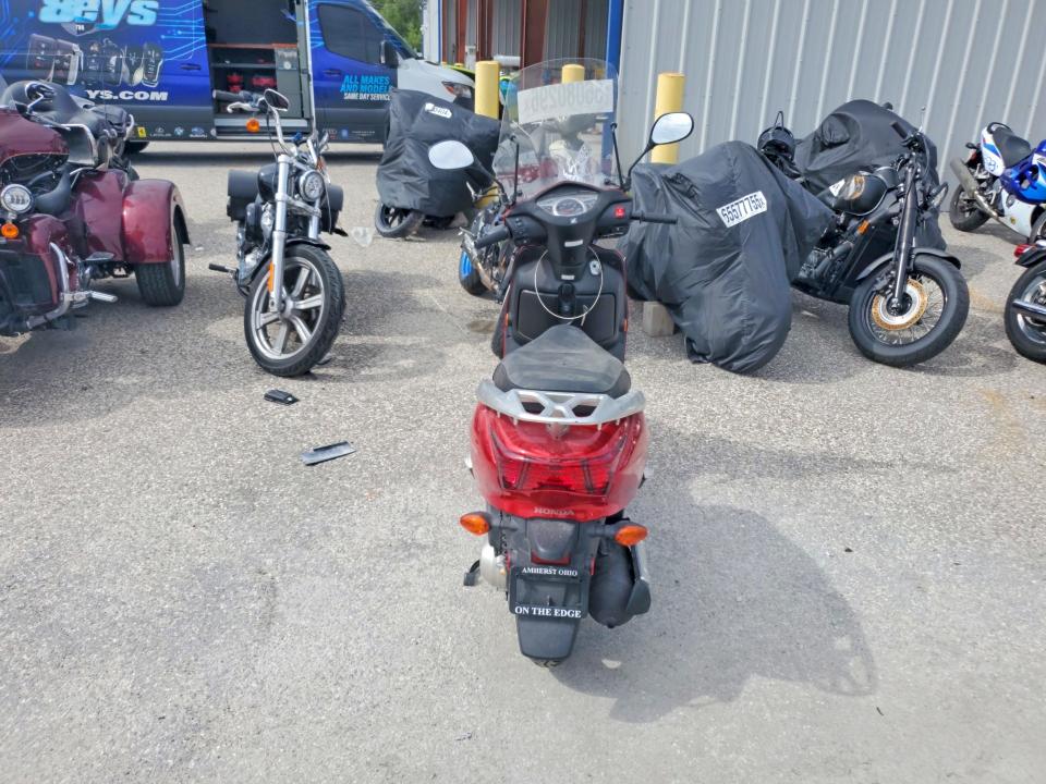 2010 Honda Elite VIN LWBJF1906A1002025 COPART salvage auction — NORMAL WEAR, Fl - Certificate Of Title, sold $325 on 2026-07-14 (photo 4)