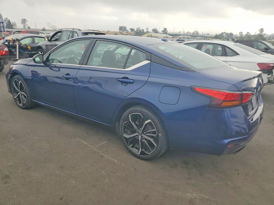 2023 Nissan Altima VIN 1N4BL4CV9PN359994 COPART salvage auction — MINOR DENT/SCRATCHES, Ca - Dis/Dlr/Exp Only Clean Title, sold $10,300 on 2026-07-27 (photo 2)