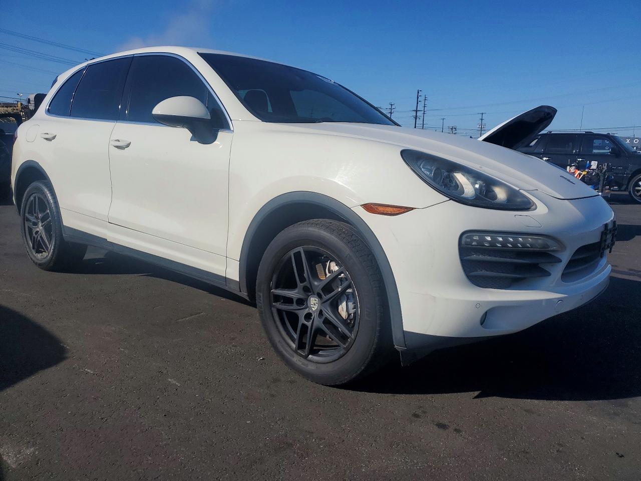2011 Porsche Cayenne VIN WP1AB2A25BLA42058 COPART salvage auction — Side, FL - DIS/DLR/EXP ONLY CLEAN TITLE, sold $1,150 on 2026-07-08 (photo 4)
