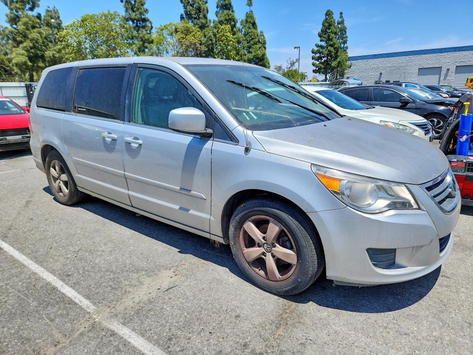 2009 Volkswagen Routan VIN 2V8HW54X79R560739 COPART salvage auction — MECHANICAL, CA - DIS/DLR/EXP ONLY CLEAN TITLE, sold $150 on 2026-07-09 (photo 4)