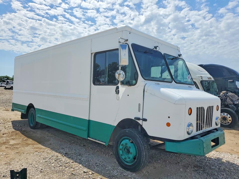 2012 Workhorse custom chassis Commercial chassis VIN 5B4LFG2E1C3448723 COPART salvage auction — NORMAL WEAR, Mo - Certificate Of Title (P), sold $2,000 on 2026-07-20 (photo 4)